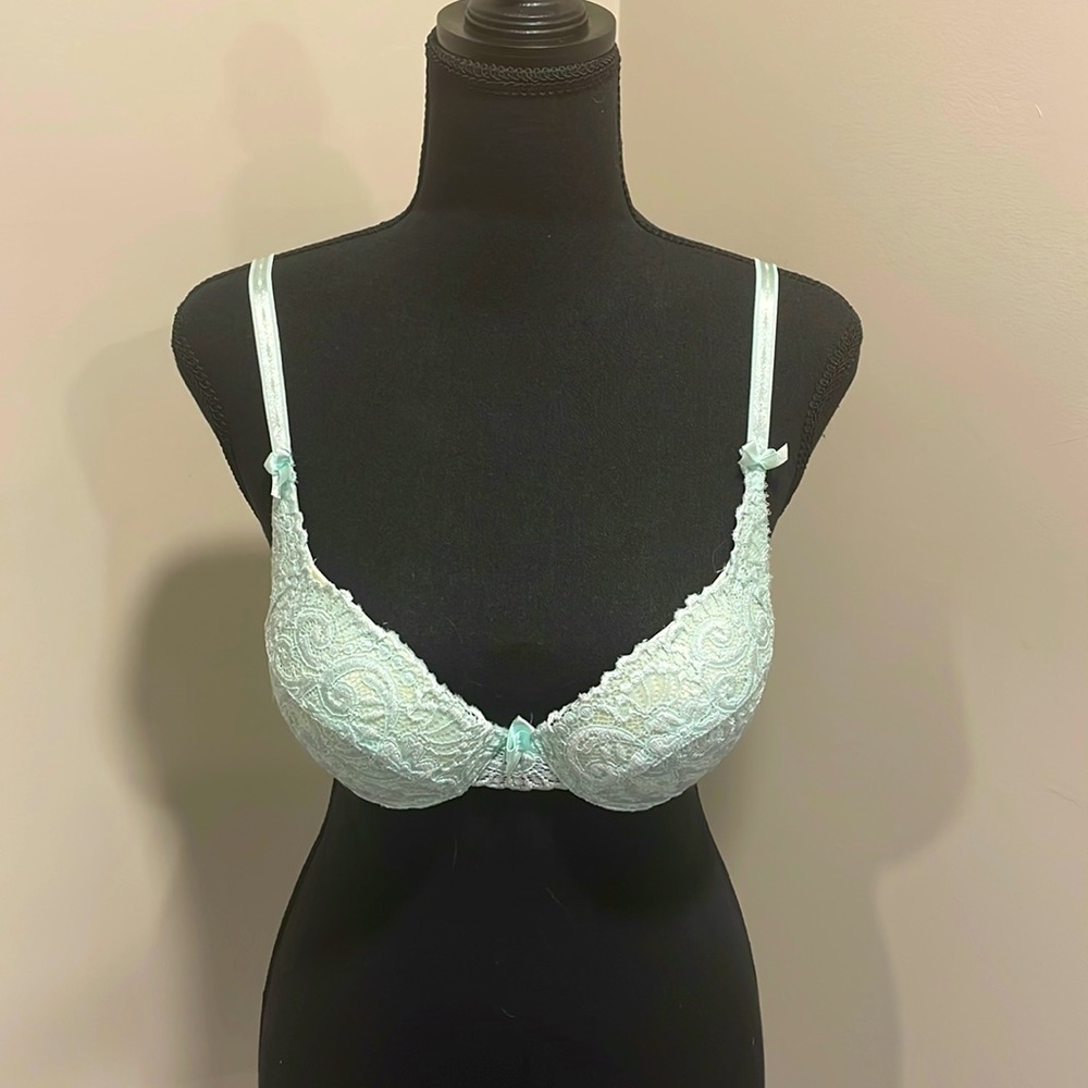 NWOT 34 B Bras